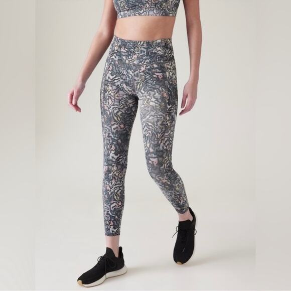 Athleta Ultimate Stash 7/8 Tight XS EUC - Picture 1 of 14
